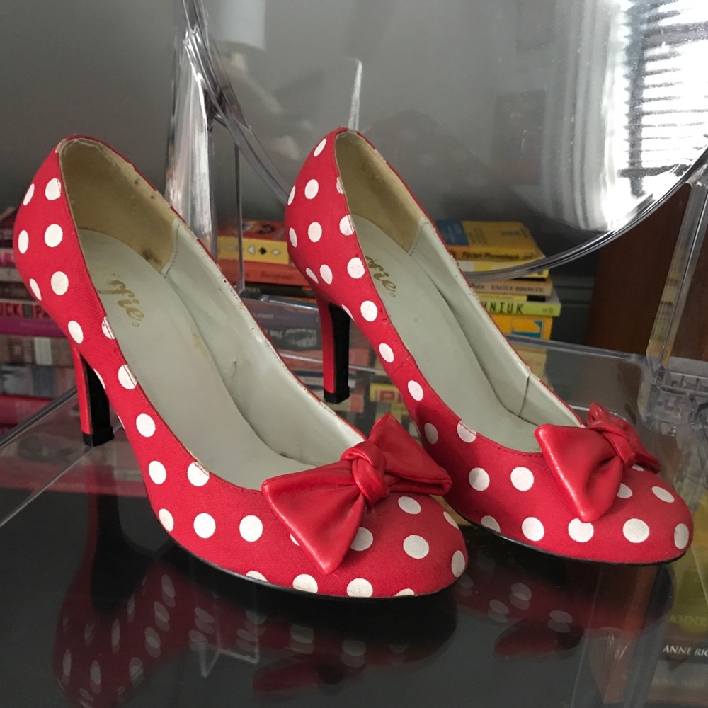 Red polka dot heels with cute bow